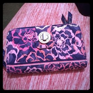 Vera Bradley turn wallet